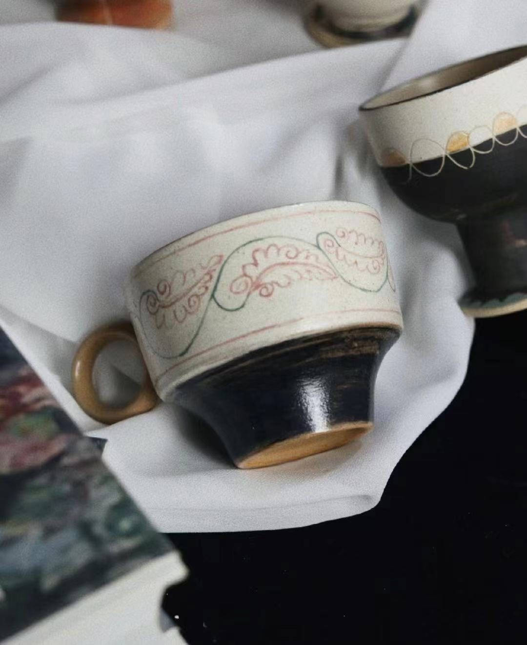Buddhism factors on Chinese murals twin mugs